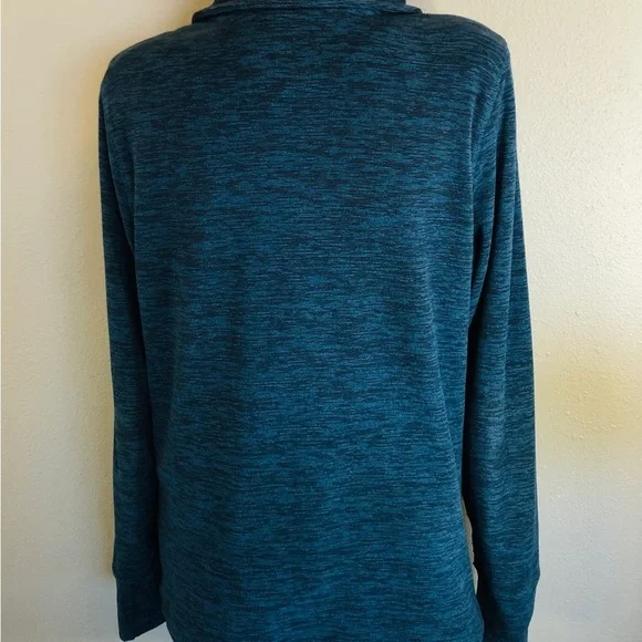 Tech gear women’s size large in beautiful preowned condition - Picture 3 of 5